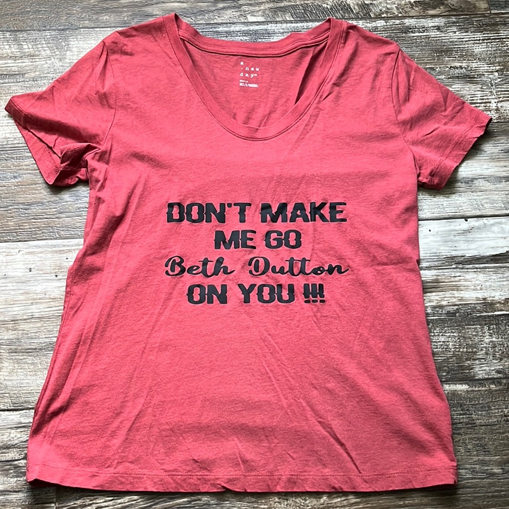 Cute Soft Beth Dutton tShirt size small